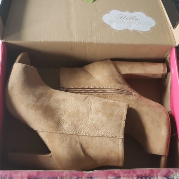 Size 8 brand new booties! - Picture 1 of 3